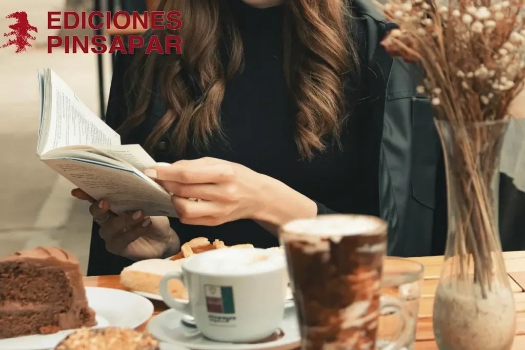 Leyendo en cafetería